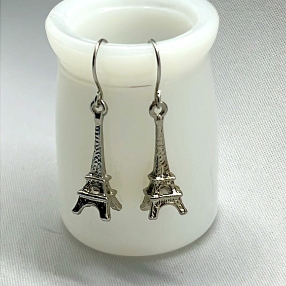Eiffel Tower dangle earrings - Picture 2 of 2